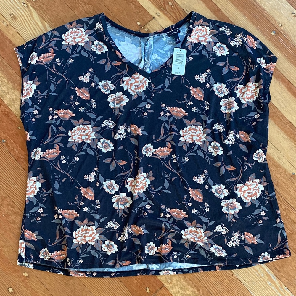 Torrid NWT Black Floral Stretch Knit‎ Dolman Top 4X